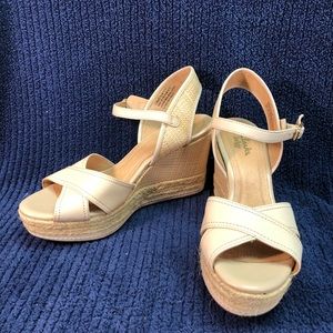 Clarks Indigo wedge size 8.5 cream color